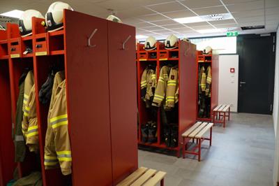 Feuerwehr Garderobe Einsatzbekleidung (3).JPG