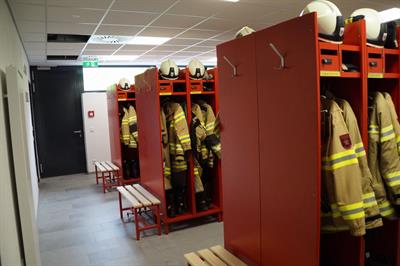 Feuerwehr Garderobe Einsatzbekleidung (4).JPG